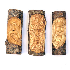 Forest man in tree trunk, varnished, full (30cm)