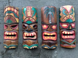 Multicoloured Tiki wall mask (30cm)