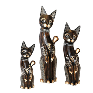 Painted cat family, with flower motif - medium