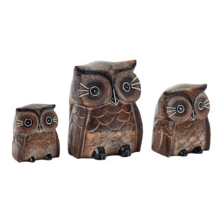 Family of three cartoon owls - engraved feathers