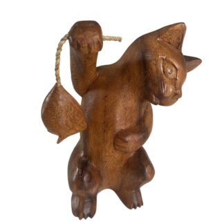 Natural wood cat with mouse